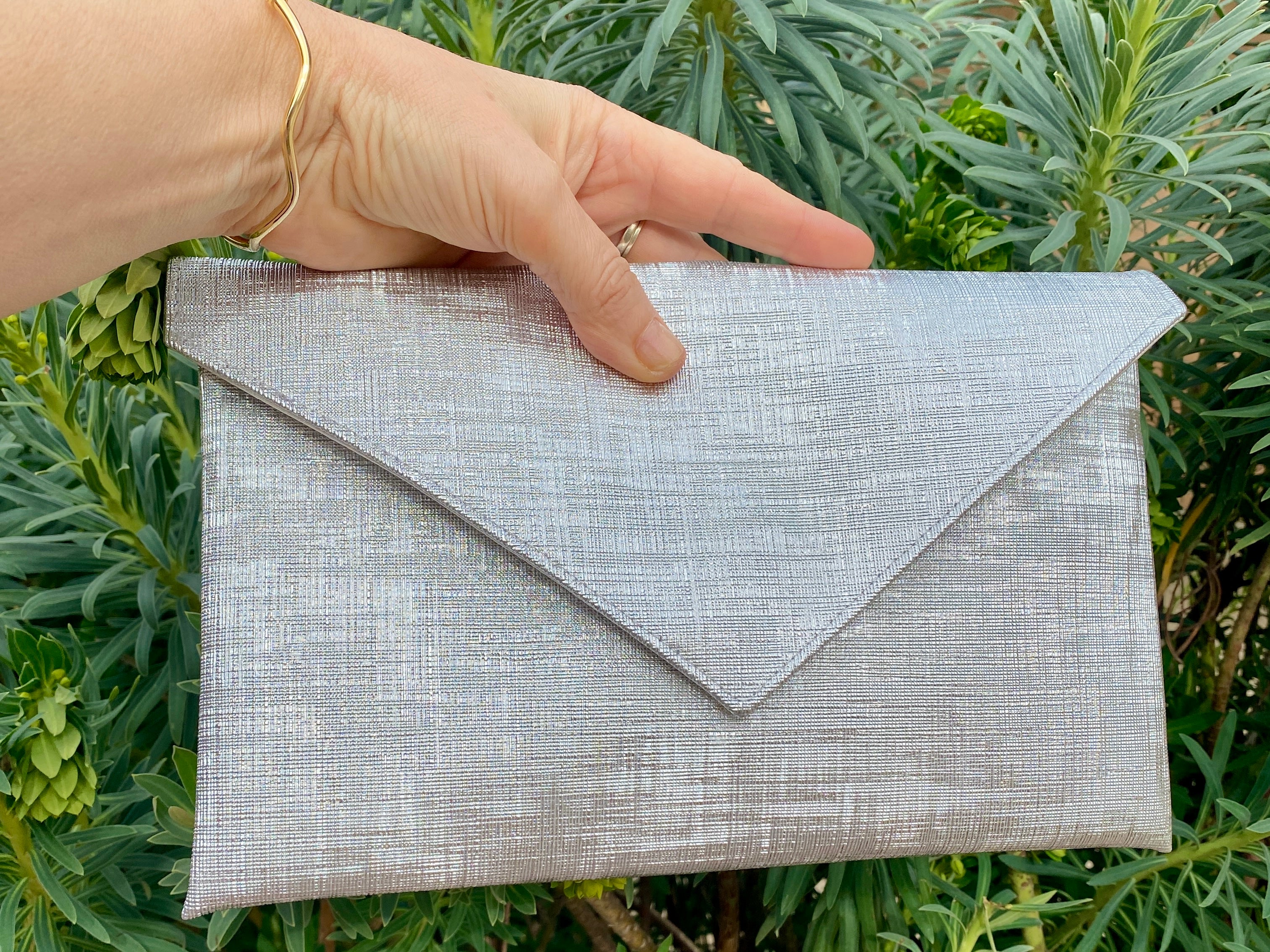 Pochette argentee pour mariage sac de soiree argente femme Fil des toiles