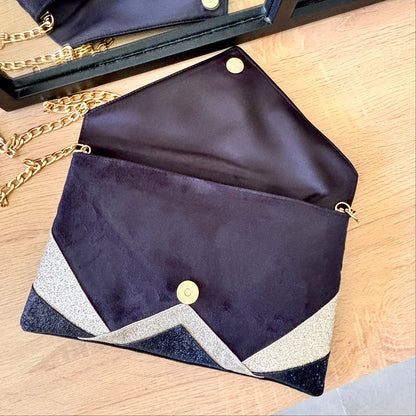 Détail finitions main pochette noire avec bandeaux pailletés or