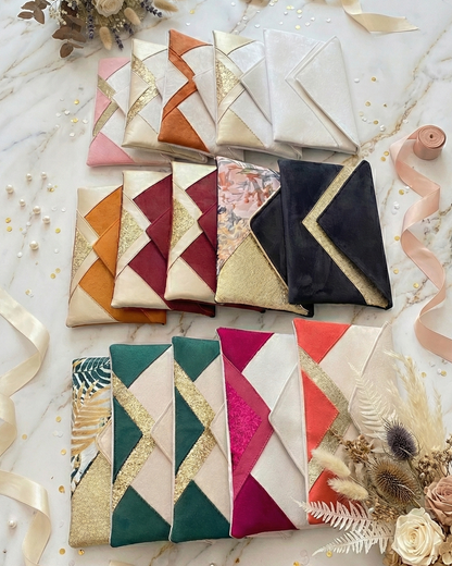 pochettes mariage forme enveloppe de différentes couleurs