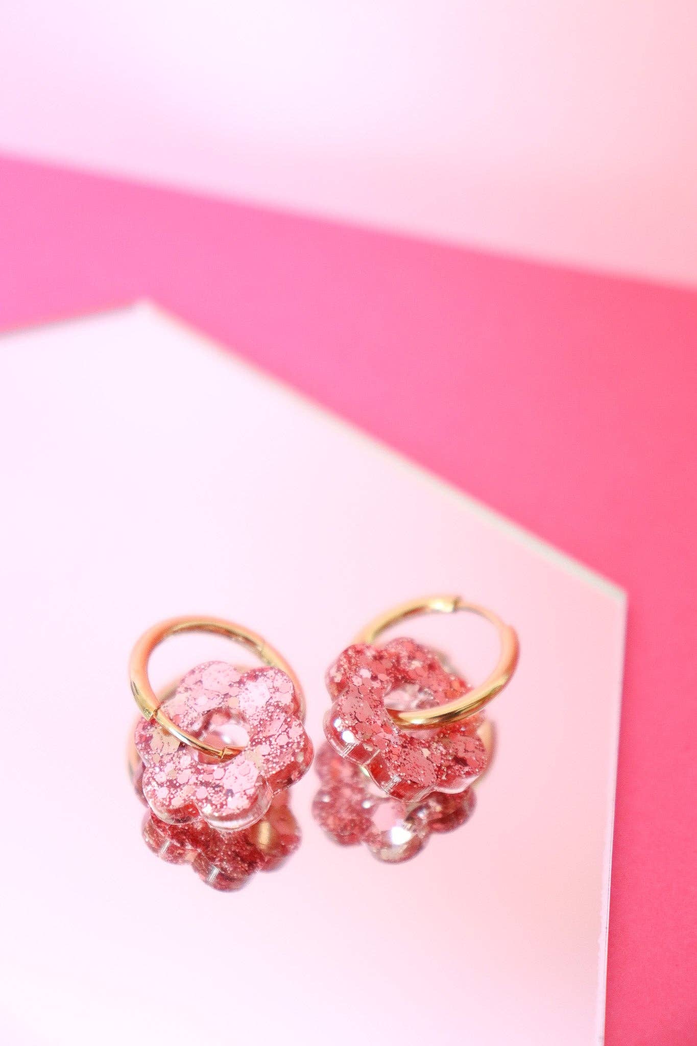 Boucles d'oreilles en résine paillettes rose - Fil des toiles - CG Home
