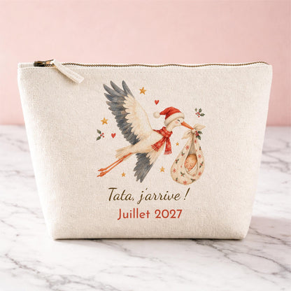 Trousse annonce grossesse personnalisée avec le message Tata, j'arrive ! et la date Juillet 2027 sous une cigogne de Noël aquarelle, idée cadeau pour annoncer bébé à la future tante