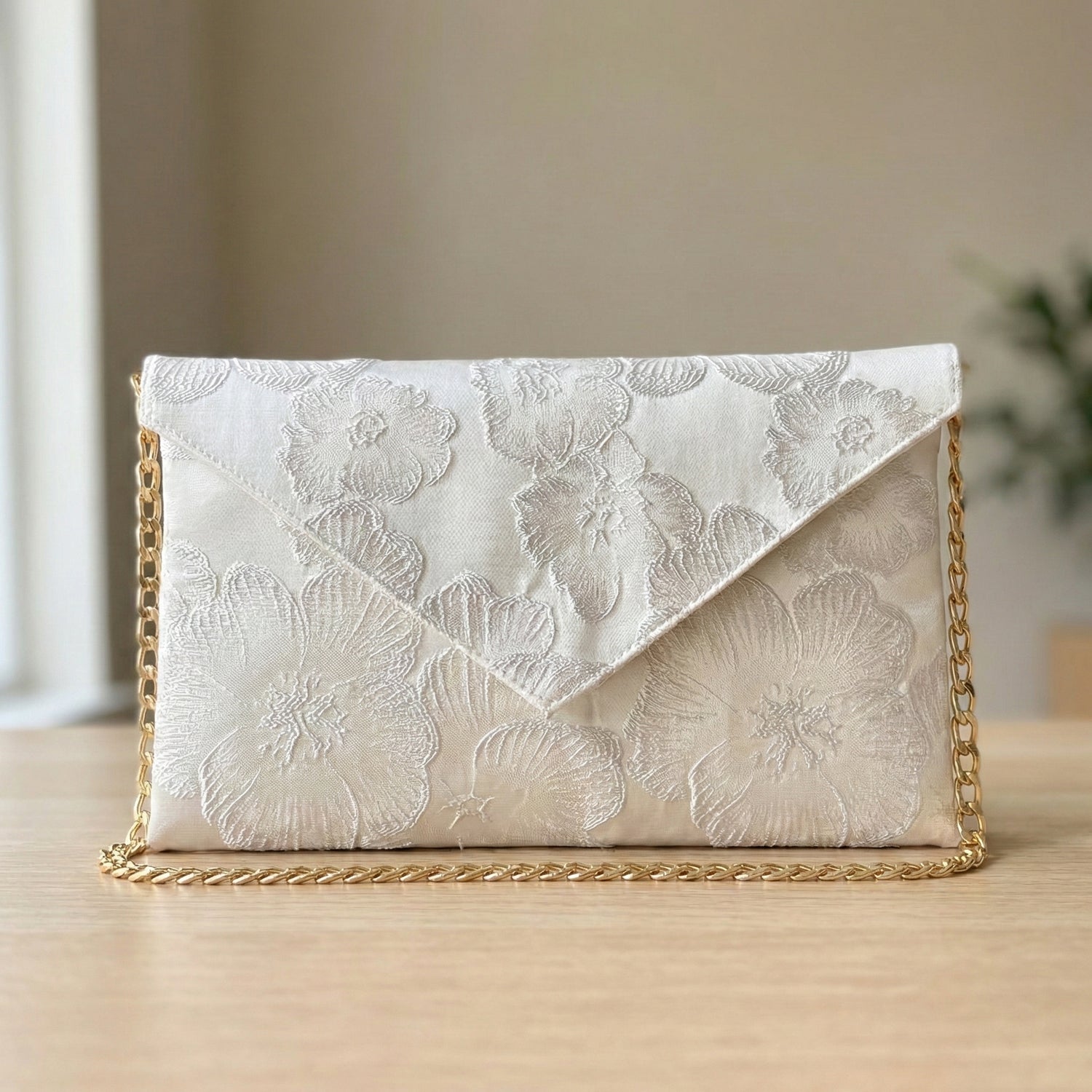 Pochette de mariage en brocart blanc à motifs fleurs délicates, sac à main chic pour mariée et cérémonie