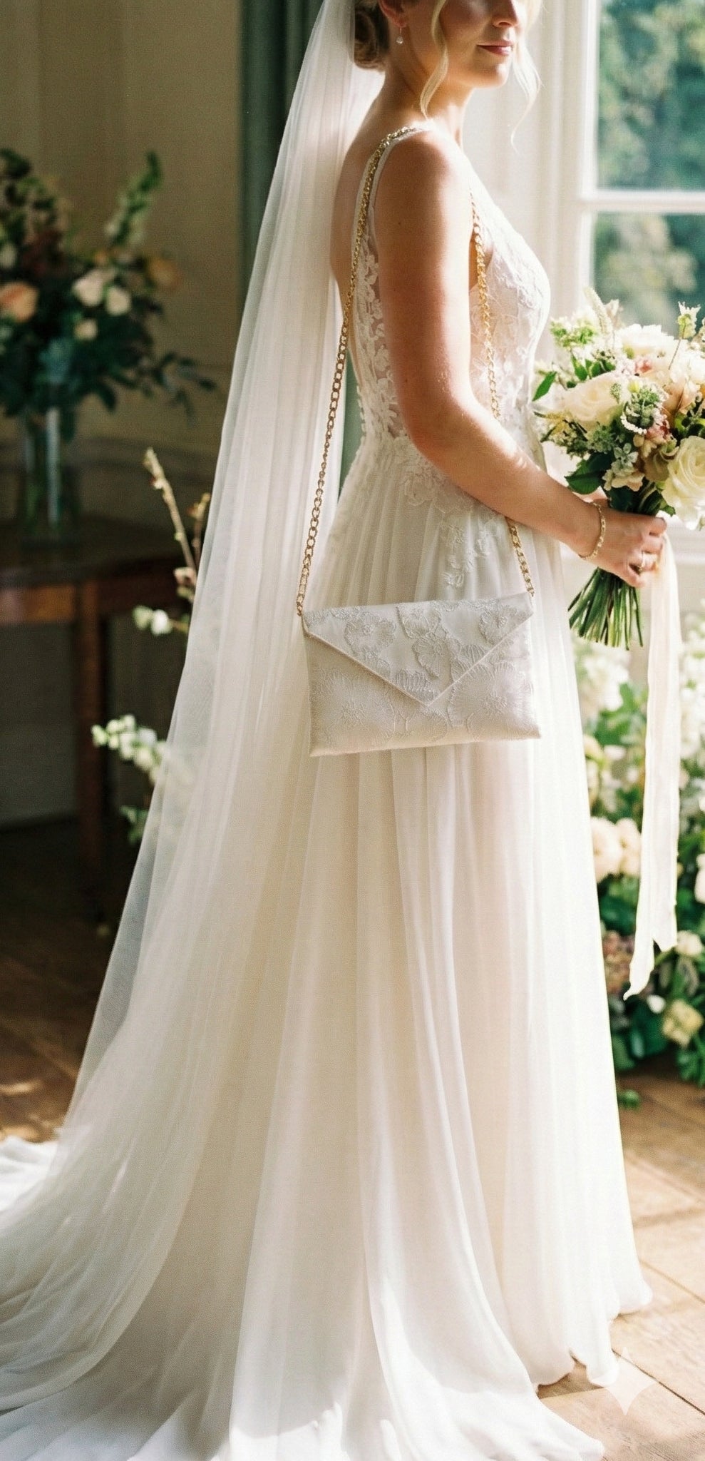 Sac mariée blanc portée par une mariée
