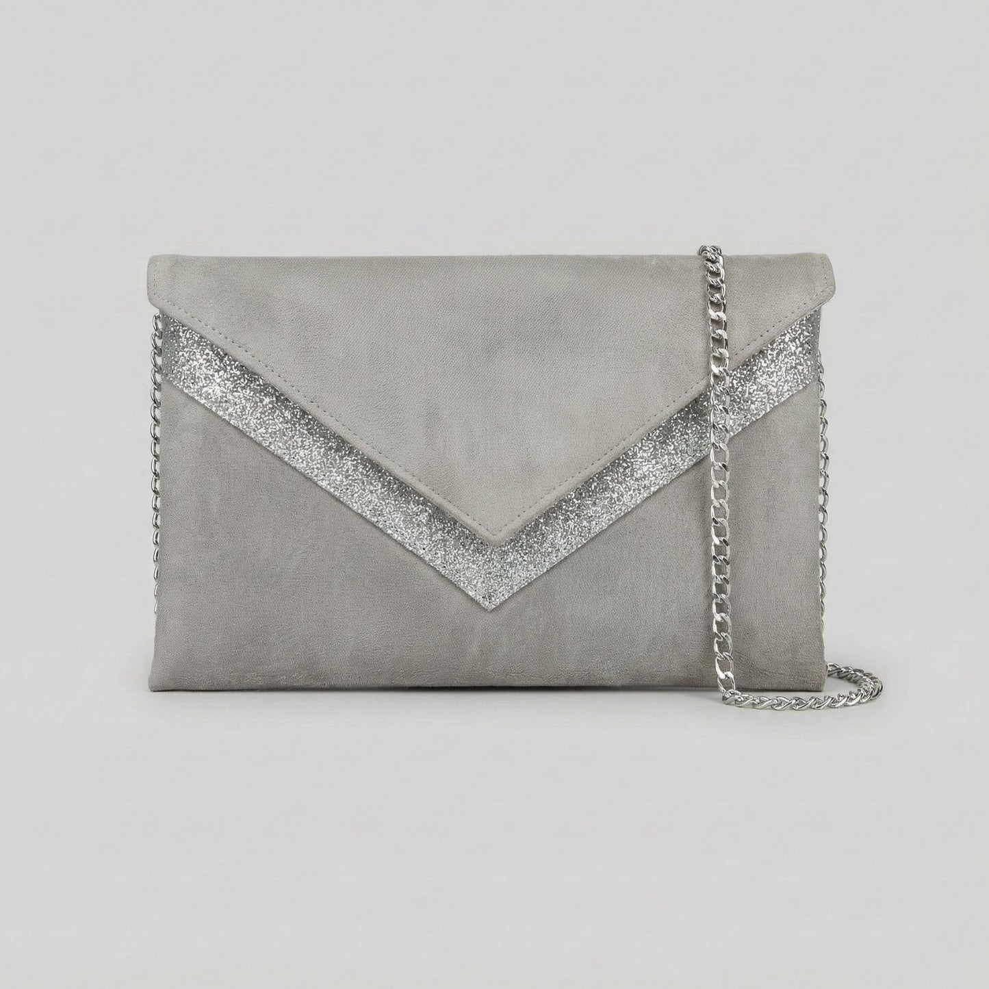 Pochette mariage forme enveloppe n suédine gris clair et paillettes argentée
