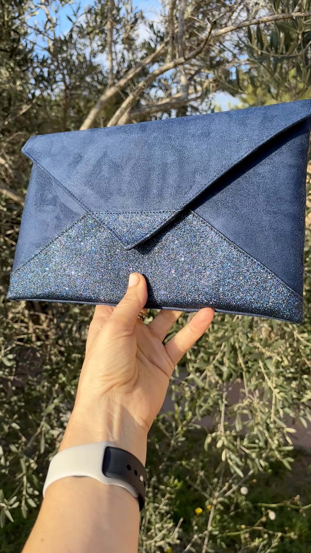 sac pochette bleu marine en suédine et fines paillettes