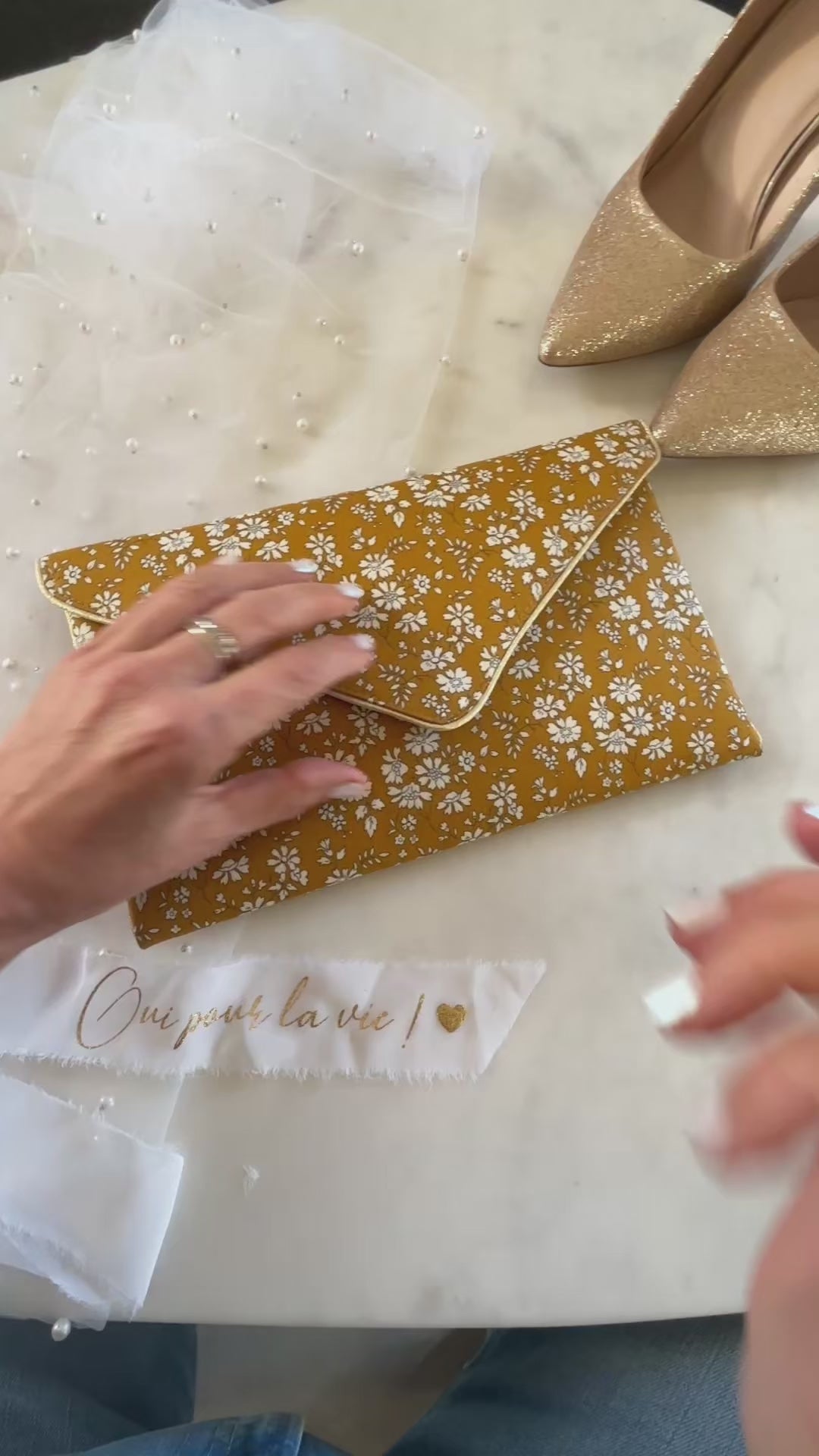 Pochette mariage fleurie en liberty of London Capel moutarde