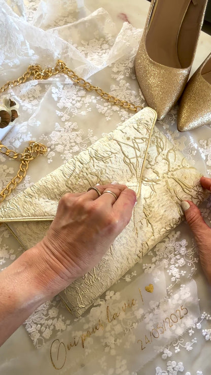 Pochette mariage champagne en brocart fleuri avec chaîne dorée