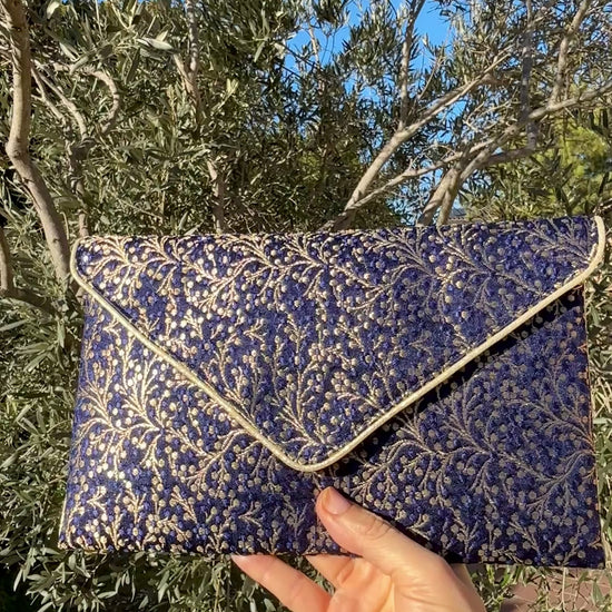 Pochette mariage bleu et dorée en tissu brocart
