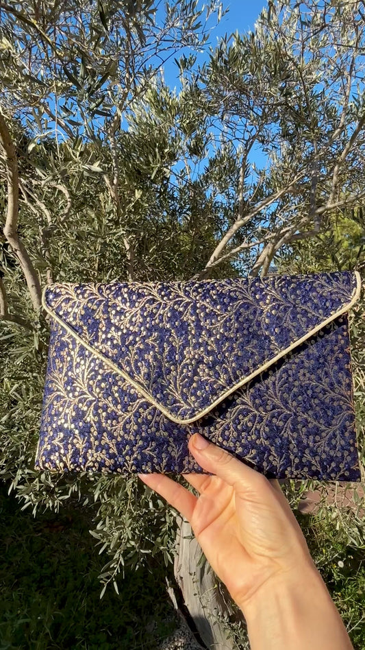 Pochette mariage bleu et dorée en tissu brocart
