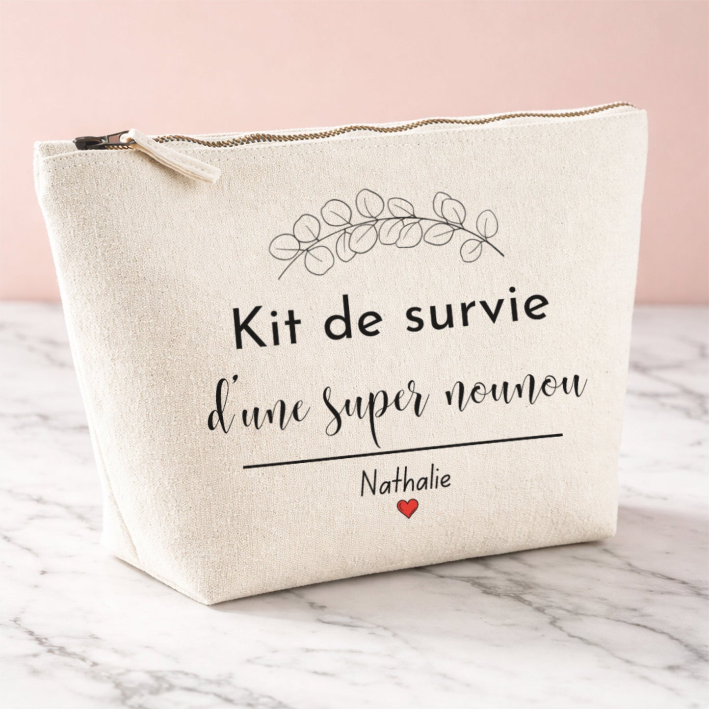 Trousse nounou personnalisée, vue trois-quarts