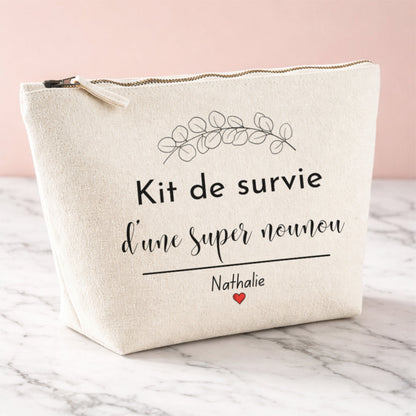 Trousse nounou personnalisée, vue trois-quarts