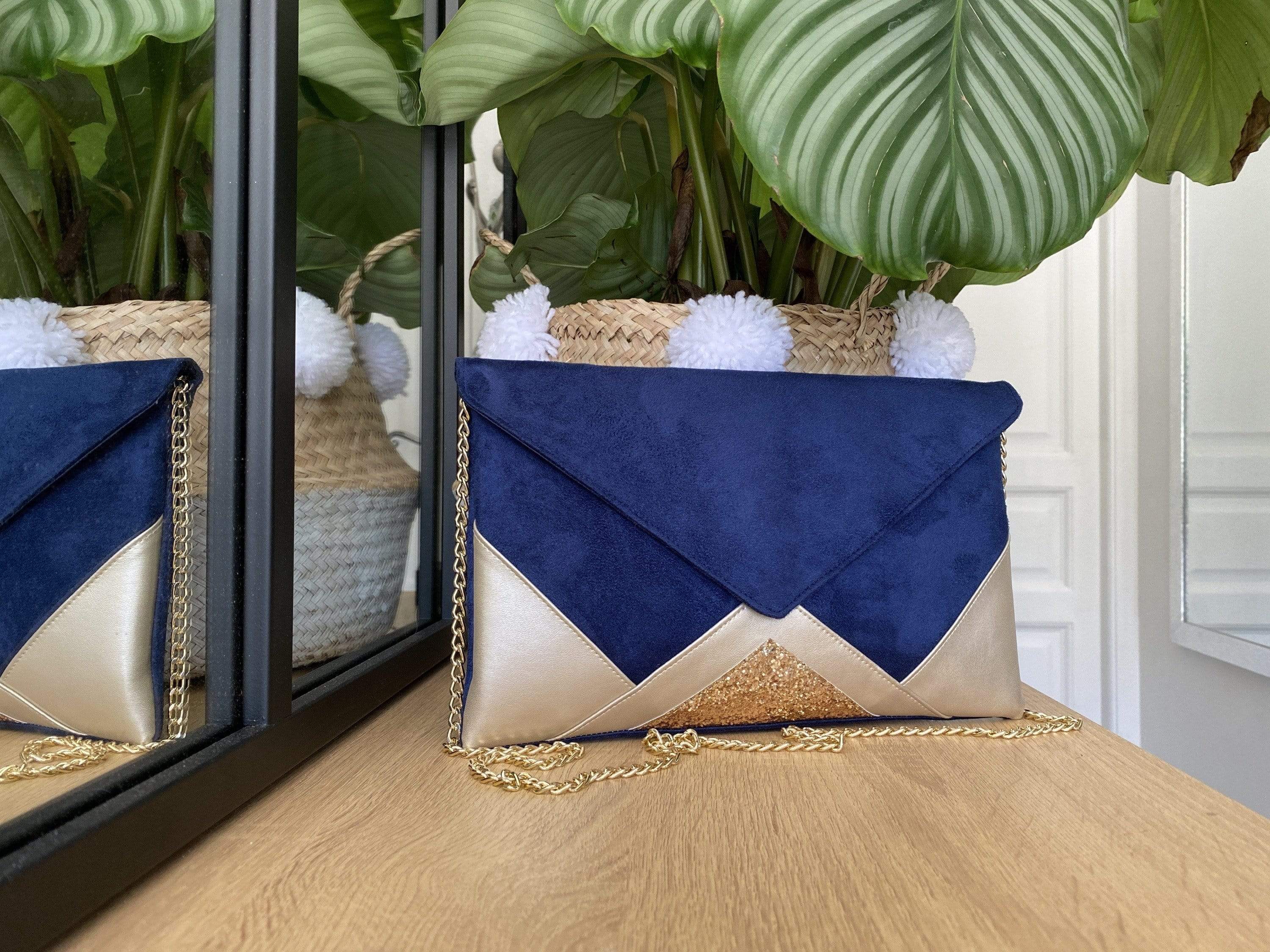 Une discount pochette bleue