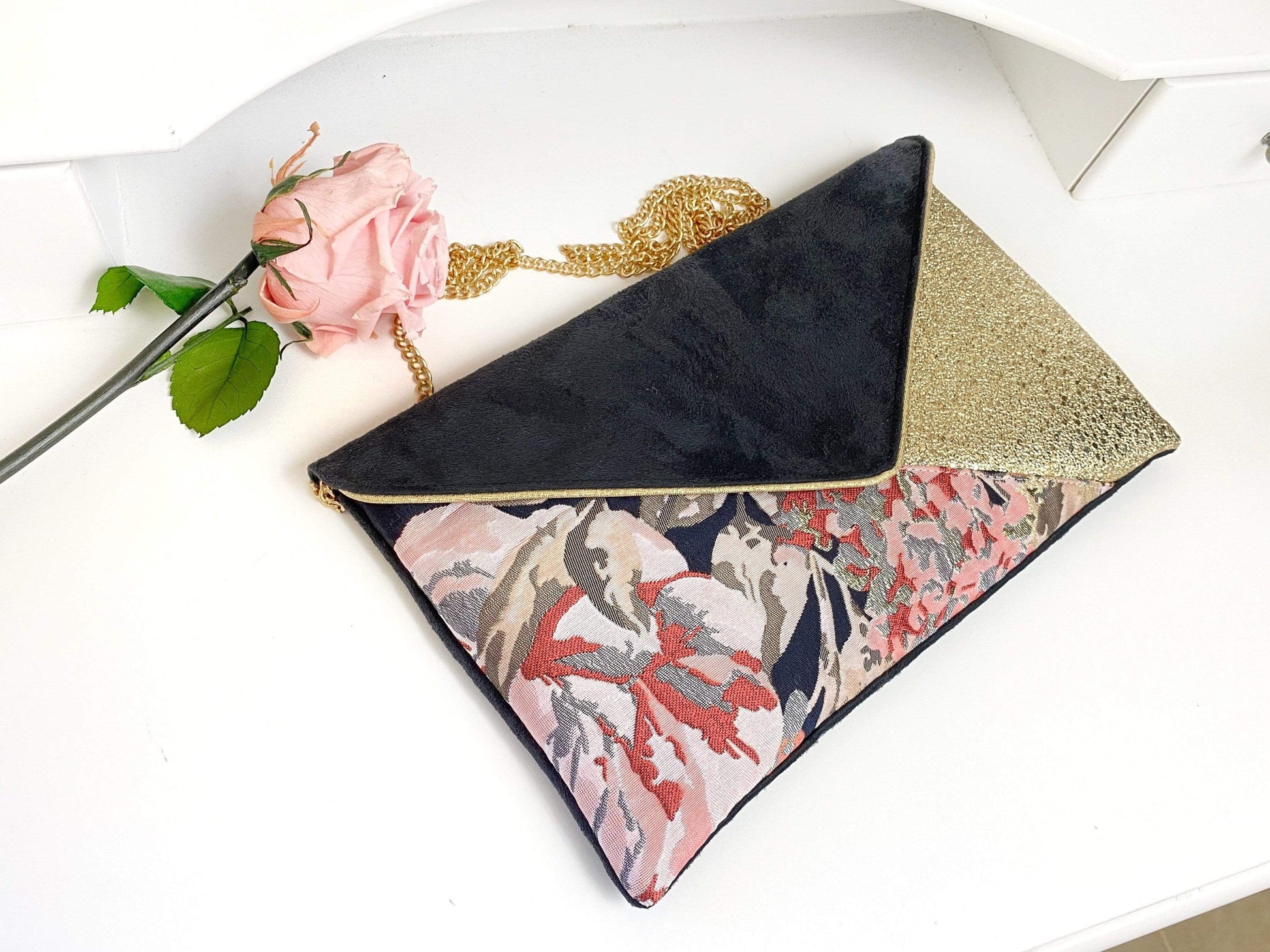 Pochette enveloppe femme noire, tissu jacquard fleurs et simili cuir d –  Fil des toiles