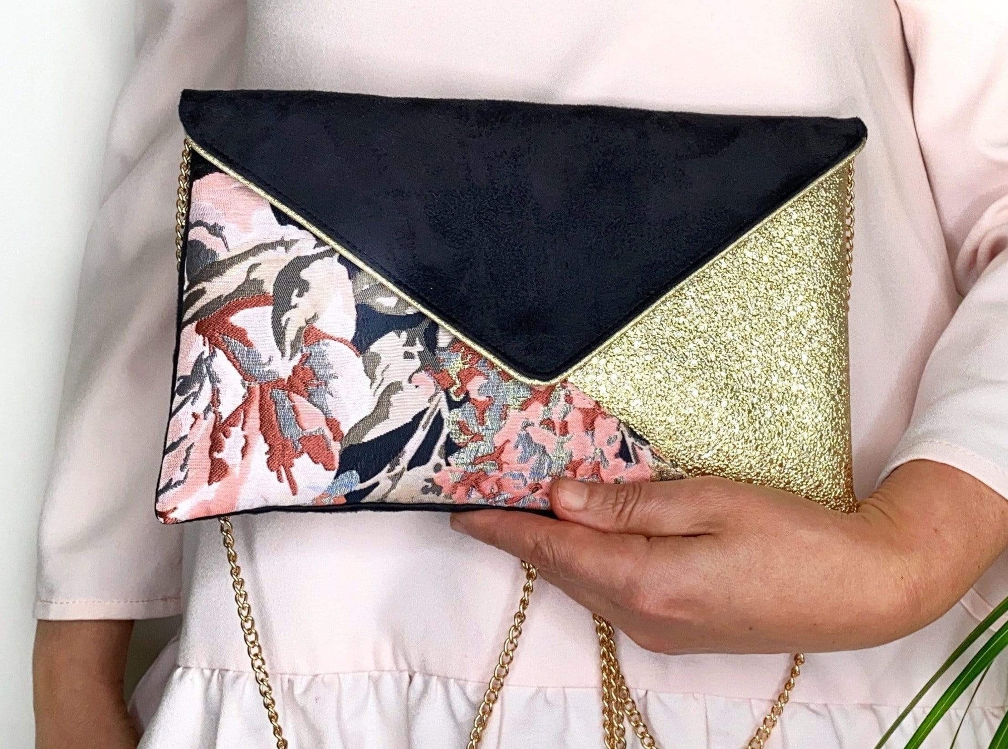 Fil des toiles Pochette Pochette de soirée noire, tissu jacquard fleurs et simili cuir doré