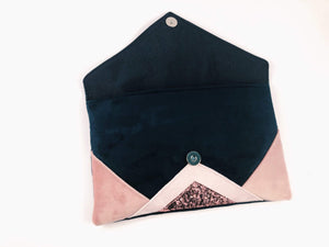Fil des toiles Pochette Pochette mariage bleu marine et rose clair poudré et paillettes rose avec chaîne