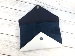 Fil des toiles Pochette Sac pochette de soirée bleu marine et blanc en suédine et paillettes argentées
