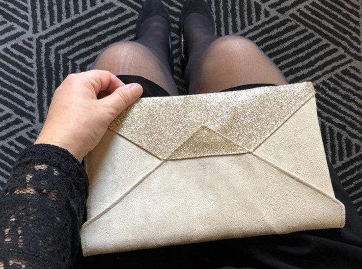 Sac pochette mariage de soir e beige sable en su dine et