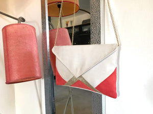 fil des toiles pochette Sac pochette mariage écru rouge corail et paillettes dorées avec chaîne