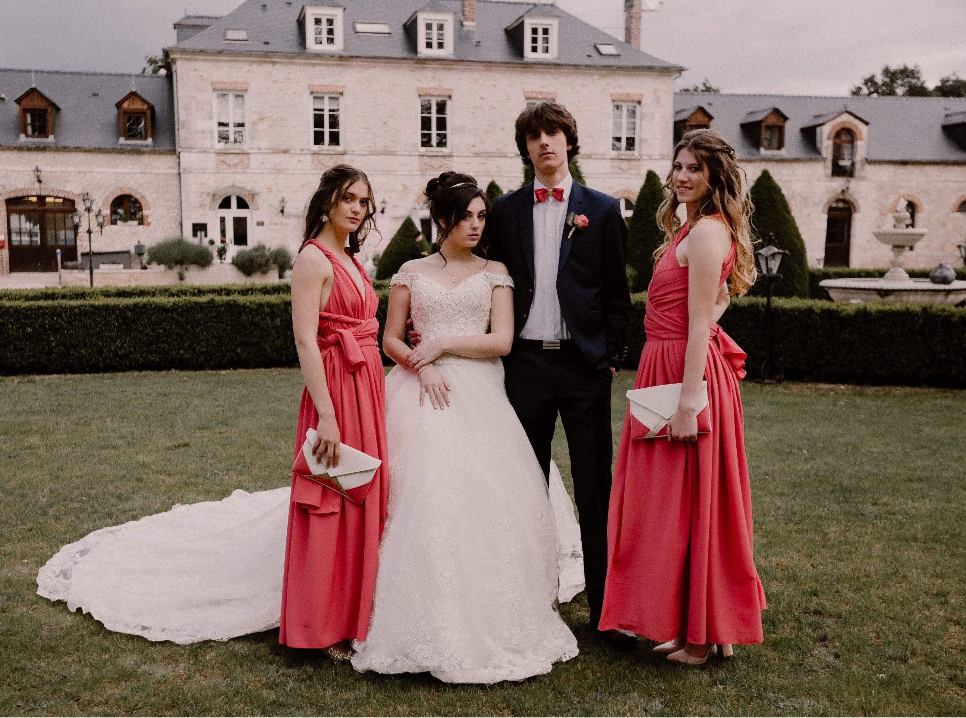 fil des toiles pochette Sac pochette mariage écru rouge corail et paillettes dorées avec chaîne